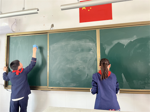 9e83c8adf48a48b2a38cfbda351048f5.jpg