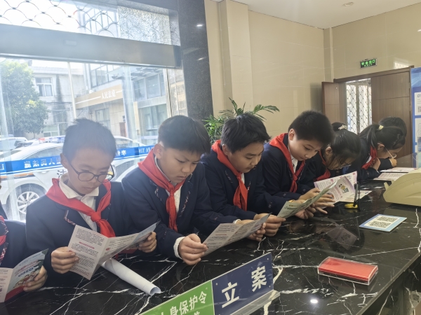 556bdf37d2d94e79a4a02ba0d9d45739.jpg 556bdf37d2d94e79a4a02ba0d9d45739.jpg